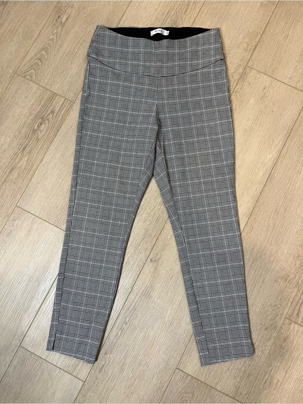 RICKI’S Grey Plaid Ankle Crop Pants - FREE SHIPPING on Bundles $85+